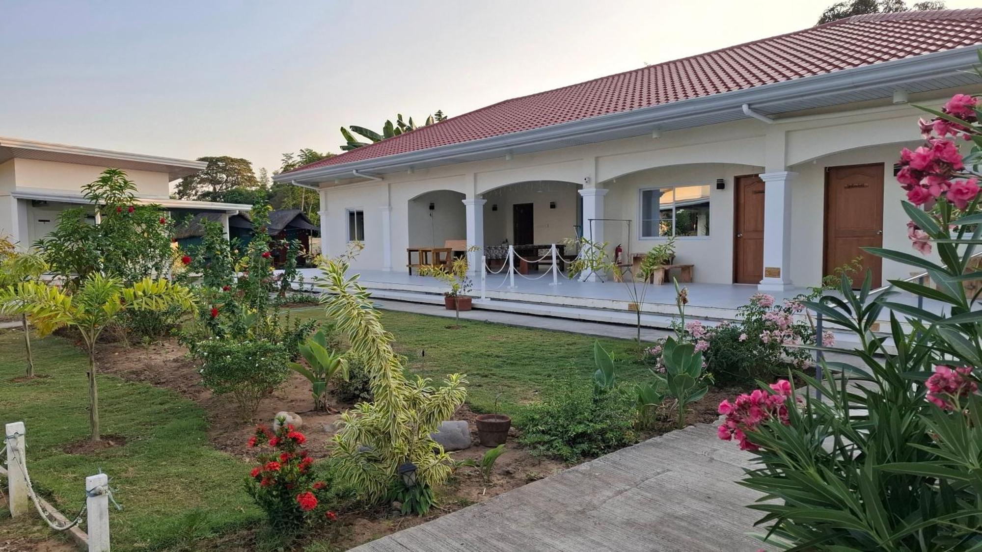 The Kubo Gardens Hotel Сан Хуан Екстериор снимка